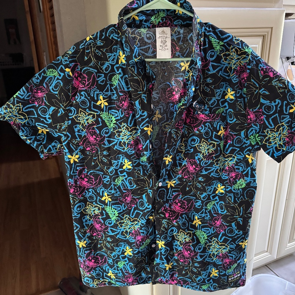 Disney Parks Tropical Hawaiian Stitch Button-Up Shirt Size L